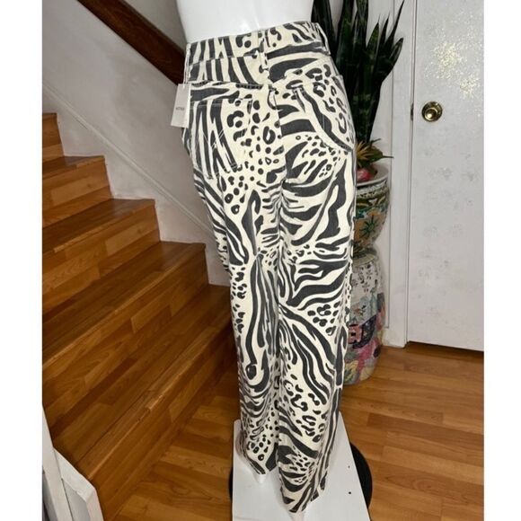 MOTHER
High Waisted Curbside Heel Jeans - Picture 7 of 8